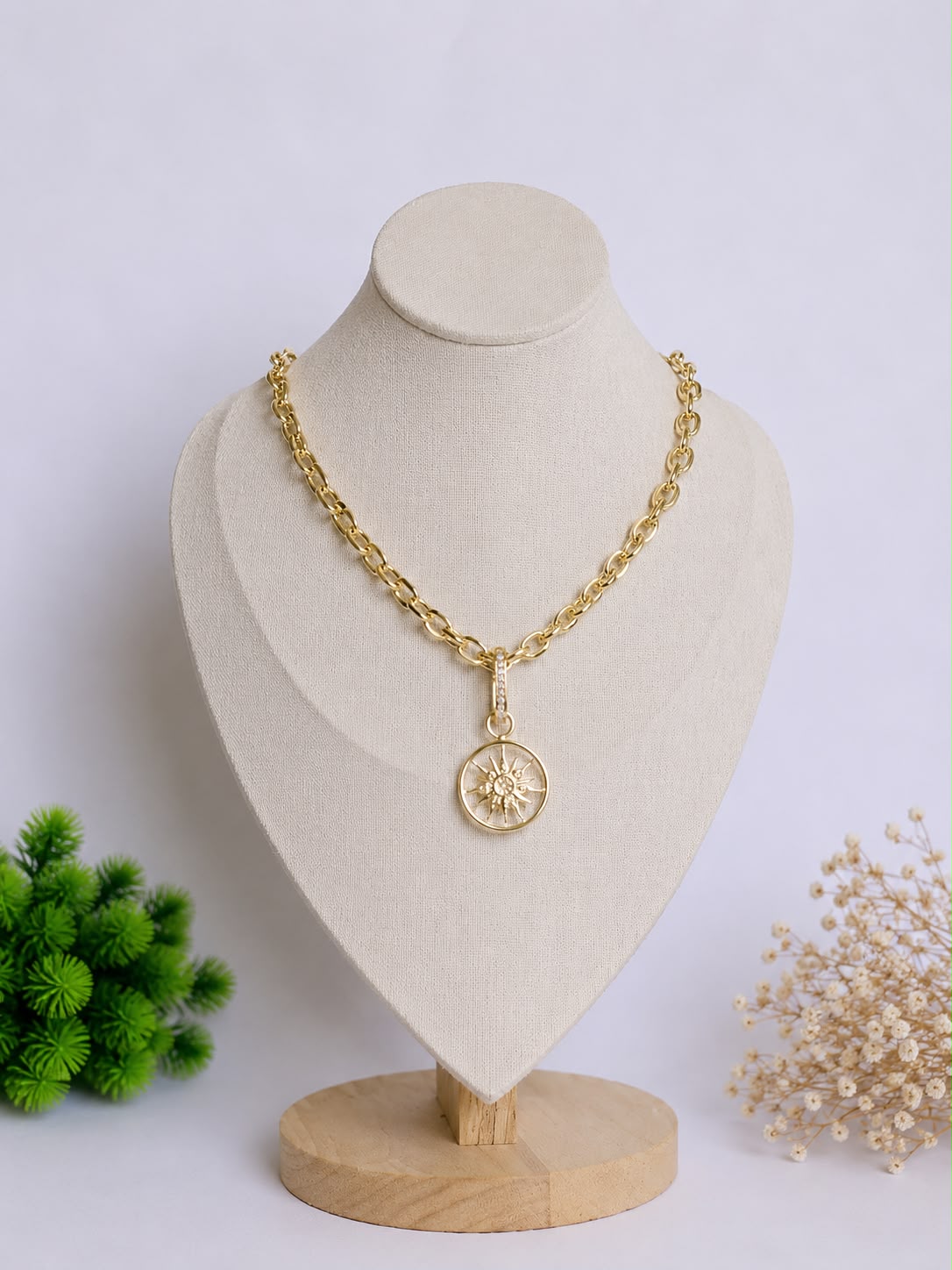 gold strass sun shine necklace